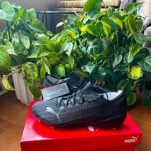 PUMA - Men's Ultra 1.1 FG/AG Soccer Cleats